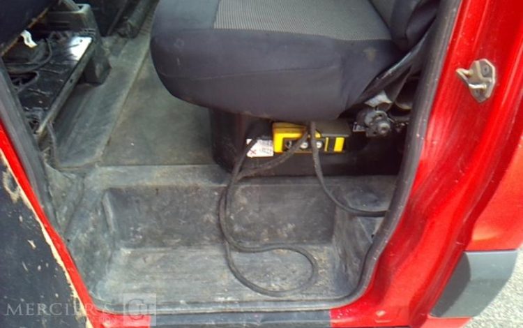 FORD TRANSIT BENNE DOUBLE CABINE ROUGE EH-208-BR