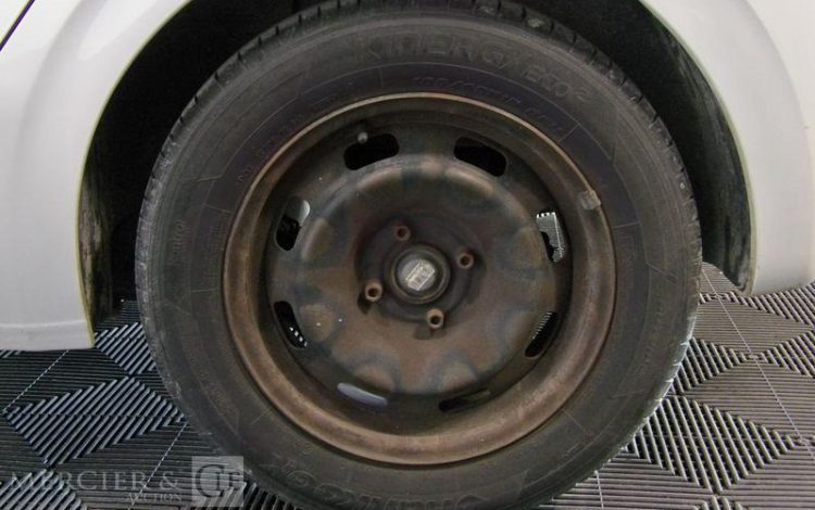 PEUGEOT 208 AFF 1,6 100CH PREMIUM BLANC EQ-715-WV