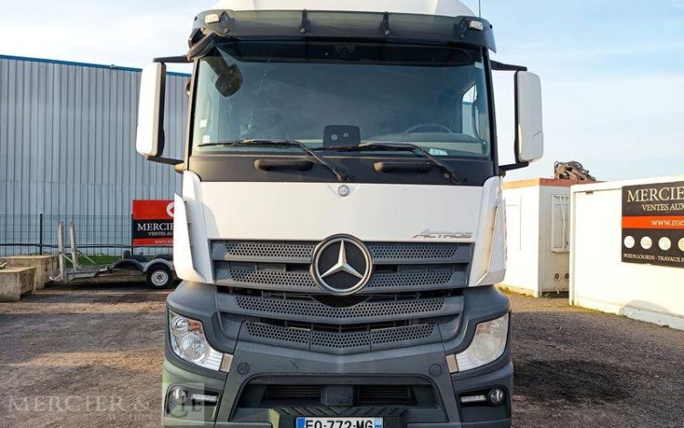 MERCEDES ACTROS 1846 PTRA : 44 TONNES – DIESEL – 560549 KMS – ANNEE 2017 BLANC EQ-772-MG