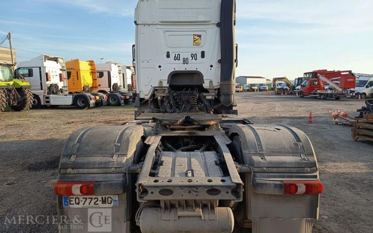 MERCEDES ACTROS 1846 PTRA : 44 TONNES – DIESEL – 560549 KMS – ANNEE 2017 BLANC EQ-772-MG