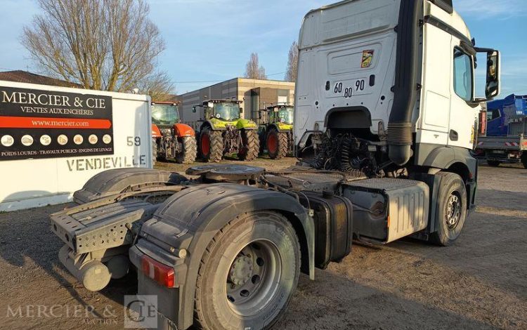 MERCEDES ACTROS 1846 PTRA : 44 TONNES – DIESEL – 560549 KMS – ANNEE 2017 BLANC EQ-772-MG