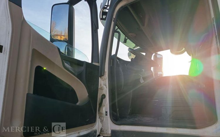 MERCEDES ACTROS 1846 PTRA : 44 TONNES – DIESEL – 560549 KMS – ANNEE 2017 BLANC EQ-772-MG