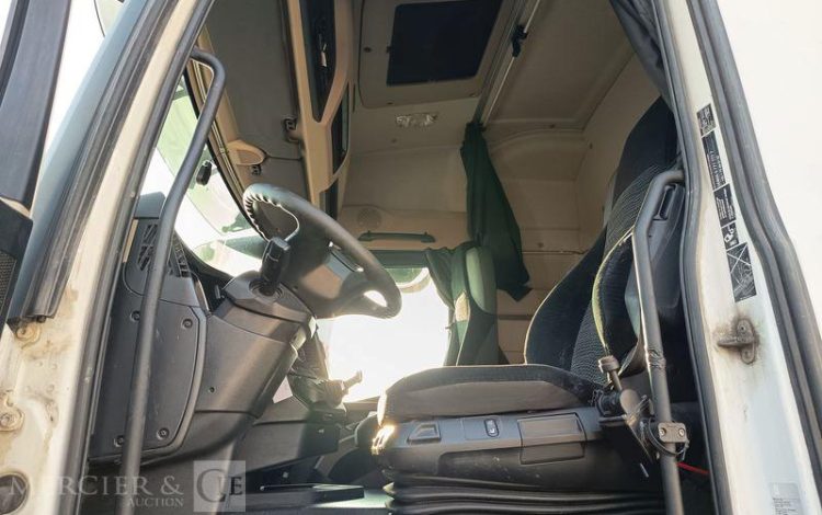 MERCEDES ACTROS 1846 PTRA : 44 TONNES – DIESEL – 560549 KMS – ANNEE 2017 BLANC EQ-772-MG