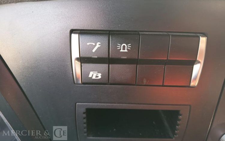 MERCEDES ACTROS 1846 PTRA : 44 TONNES – DIESEL – 560549 KMS – ANNEE 2017 BLANC EQ-772-MG