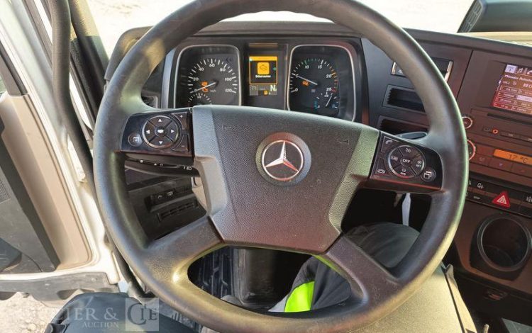 MERCEDES ACTROS 1846 PTRA : 44 TONNES – DIESEL – 560549 KMS – ANNEE 2017 BLANC EQ-772-MG