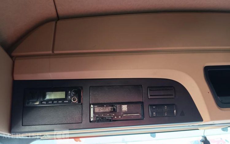 MERCEDES ACTROS 1846 PTRA : 44 TONNES – DIESEL – 560549 KMS – ANNEE 2017 BLANC EQ-772-MG