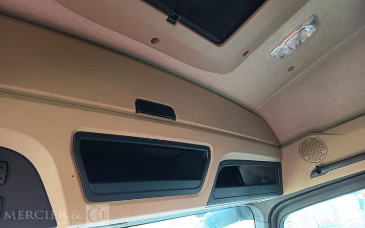 MERCEDES ACTROS 1846 PTRA : 44 TONNES – DIESEL – 560549 KMS – ANNEE 2017 BLANC EQ-772-MG