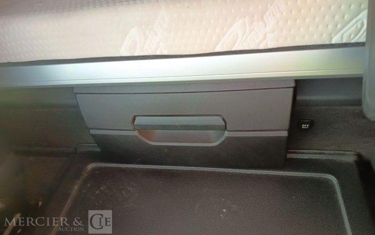 MERCEDES ACTROS 1846 PTRA : 44 TONNES – DIESEL – 560549 KMS – ANNEE 2017 BLANC EQ-772-MG