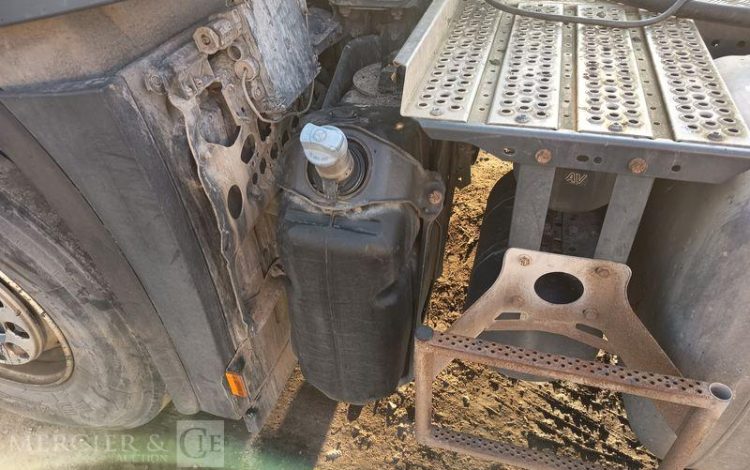 MERCEDES ACTROS 1846 PTRA : 44 TONNES – DIESEL – 560549 KMS – ANNEE 2017 BLANC EQ-772-MG