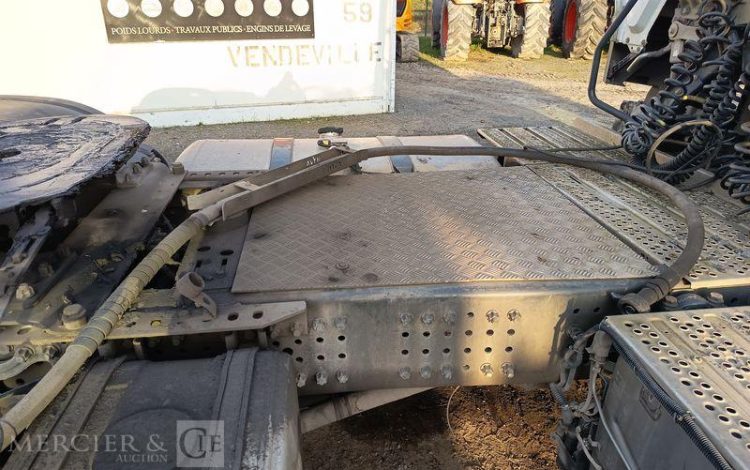 MERCEDES ACTROS 1846 PTRA : 44 TONNES – DIESEL – 560549 KMS – ANNEE 2017 BLANC EQ-772-MG