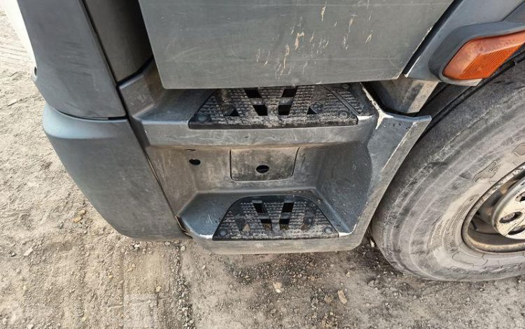 MERCEDES ACTROS 1846 PTRA : 44 TONNES – DIESEL – 560549 KMS – ANNEE 2017 BLANC EQ-772-MG