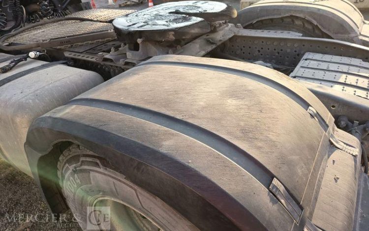 MERCEDES ACTROS 1846 PTRA : 44 TONNES – DIESEL – 560549 KMS – ANNEE 2017 BLANC EQ-772-MG