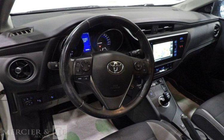 TOYOTA AURIS 1.8 HSD 136H 100CH FULL-HYBRID DESIGN BVA BLANC ES-669-LG