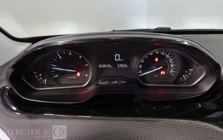PEUGEOT 2008 GENERATION-I 1.6 BLUEHDI 100CH STYLE  EZ-136-LP