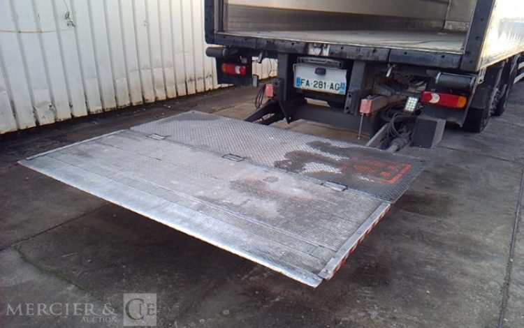 RENAULT PREMIUM D26 WIDE FRIGO HAYON 6X2 PTAC26T  FA-281-AG