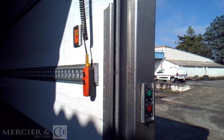 RENAULT PREMIUM D26 WIDE FRIGO HAYON 6X2 PTAC26T  FA-281-AG