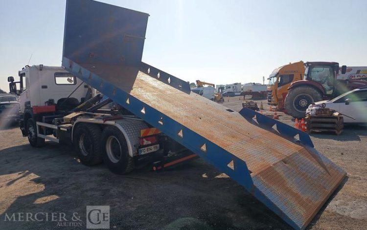 SCANIA PORTEUR P410 AMPLIROLL AVEC PLATEAU – PTAC 26 TONNES – DIESEL  – ANNEE 2019 BLANC FC-614-YB