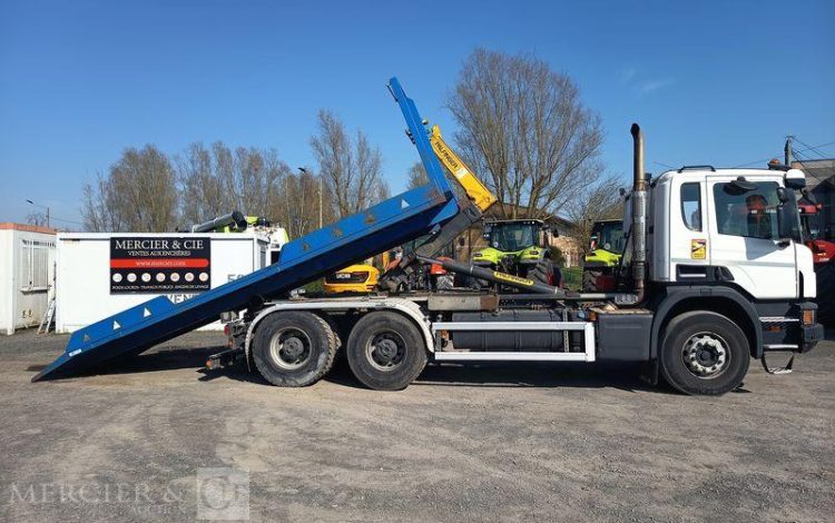SCANIA PORTEUR P410 AMPLIROLL AVEC PLATEAU – PTAC 26 TONNES – DIESEL  – ANNEE 2019 BLANC FC-614-YB
