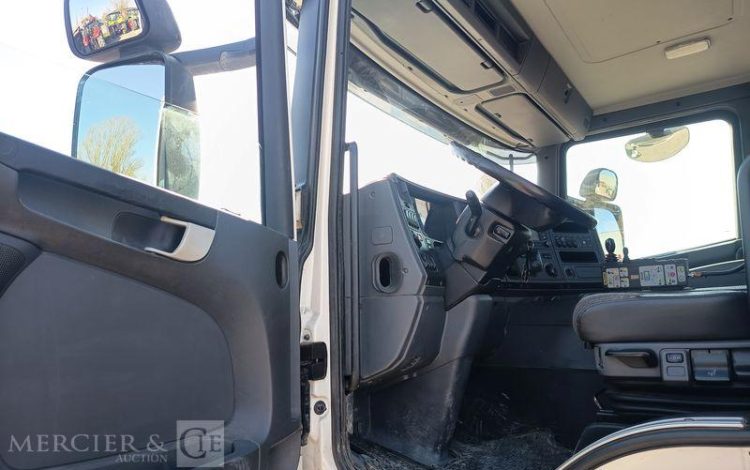 SCANIA PORTEUR P410 AMPLIROLL AVEC PLATEAU – PTAC 26 TONNES – DIESEL  – ANNEE 2019 BLANC FC-614-YB