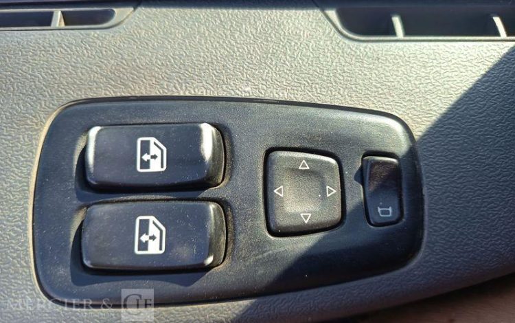 SCANIA PORTEUR P410 AMPLIROLL AVEC PLATEAU – PTAC 26 TONNES – DIESEL  – ANNEE 2019 BLANC FC-614-YB