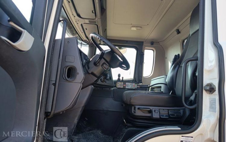 SCANIA PORTEUR P410 AMPLIROLL AVEC PLATEAU – PTAC 26 TONNES – DIESEL  – ANNEE 2019 BLANC FC-614-YB