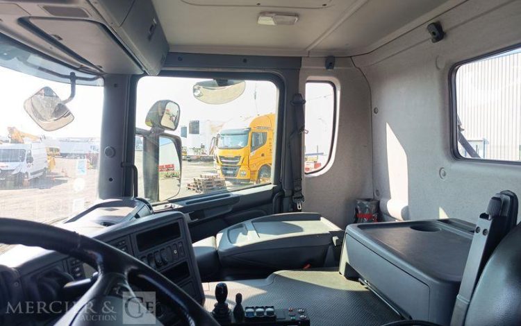 SCANIA PORTEUR P410 AMPLIROLL AVEC PLATEAU – PTAC 26 TONNES – DIESEL  – ANNEE 2019 BLANC FC-614-YB