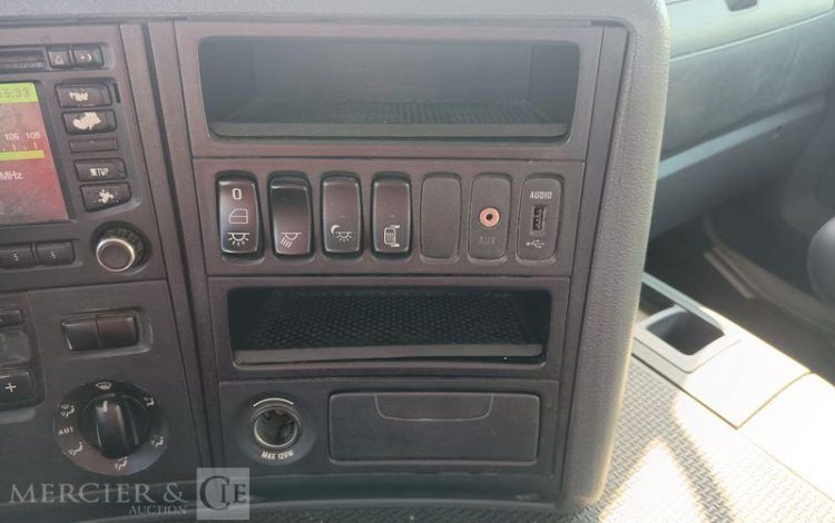 SCANIA PORTEUR P410 AMPLIROLL AVEC PLATEAU – PTAC 26 TONNES – DIESEL  – ANNEE 2019 BLANC FC-614-YB