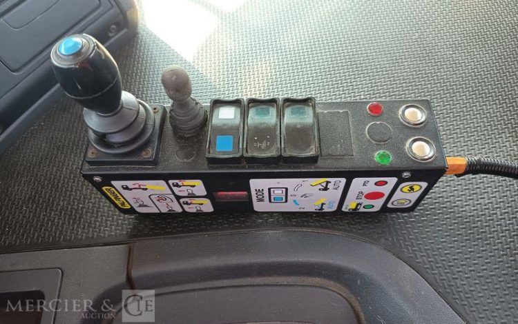 SCANIA PORTEUR P410 AMPLIROLL AVEC PLATEAU – PTAC 26 TONNES – DIESEL  – ANNEE 2019 BLANC FC-614-YB