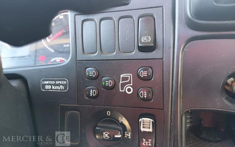 SCANIA PORTEUR P410 AMPLIROLL AVEC PLATEAU – PTAC 26 TONNES – DIESEL  – ANNEE 2019 BLANC FC-614-YB