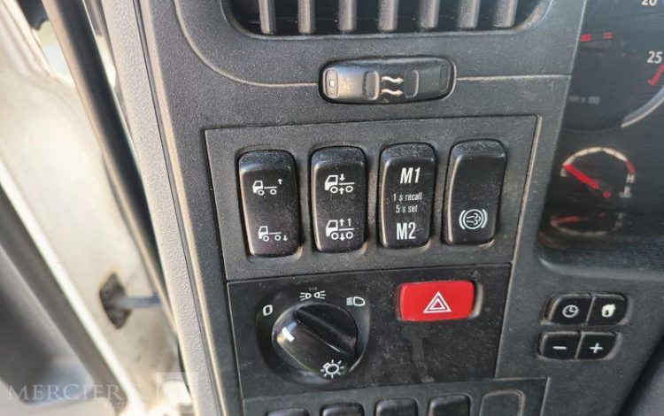 SCANIA PORTEUR P410 AMPLIROLL AVEC PLATEAU – PTAC 26 TONNES – DIESEL  – ANNEE 2019 BLANC FC-614-YB