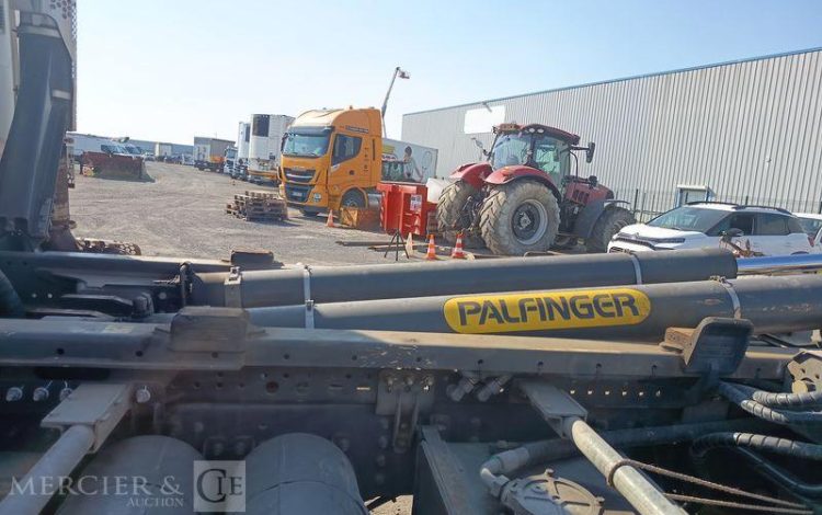 SCANIA PORTEUR P410 AMPLIROLL AVEC PLATEAU – PTAC 26 TONNES – DIESEL  – ANNEE 2019 BLANC FC-614-YB