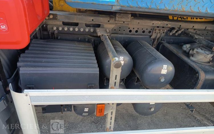 SCANIA PORTEUR P410 AMPLIROLL AVEC PLATEAU – PTAC 26 TONNES – DIESEL  – ANNEE 2019 BLANC FC-614-YB