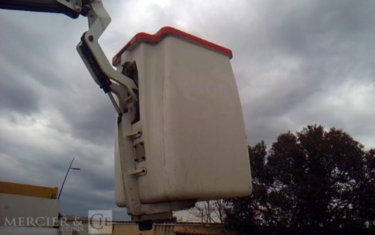 RENAULT TRAFIC NACELLE SUR VL 9M 896H  L1H1 1200 120CH GD CONFORT BLANC FD-062-PZ