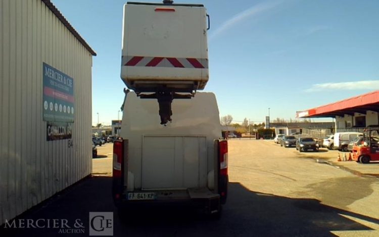 PEUGEOT BOXER NACELLE SUR VL KLUBB  K38P 14M 2334H L2H2 335 130CH PREMIUM BLANC FF-641-KP