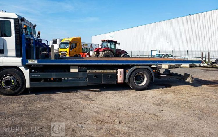 MAN PORTEUR TGS 18,320 PORTE ENGIN – PTAC : 19 TONNES – DIESEL – ANNEE 2019 BLANC FM-583-AV