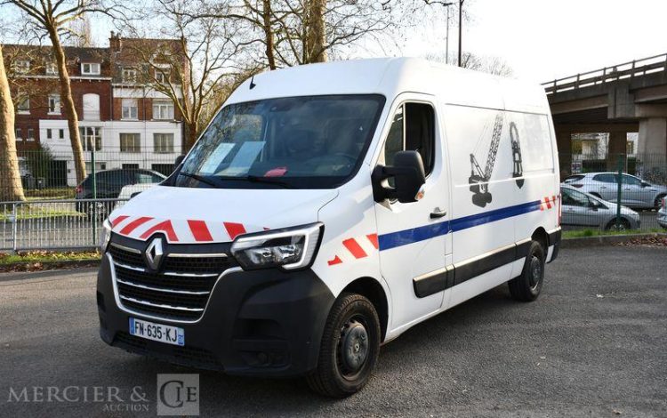 RENAULT MASTER 2.3 DCI 135ch 3T5 L2H2 GRAND-CONFORT BLANC FN-635-KJ