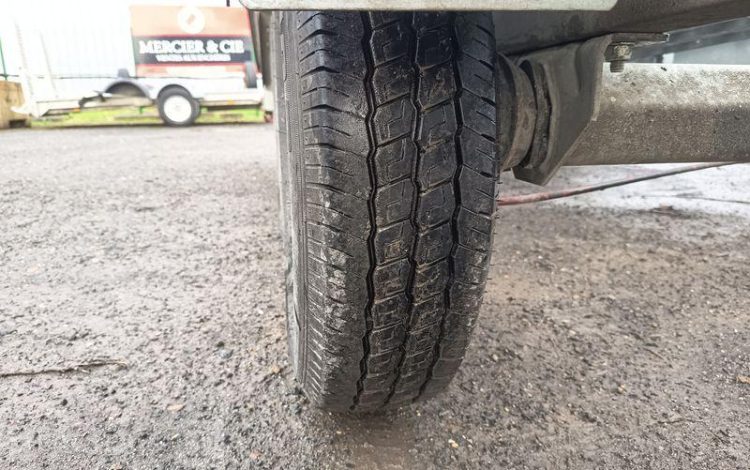 LIDER REMORQUE PORTE VOITURE 39790 – 2 ESSIEUX – PTAC 2,7 TONNES – ANNEE 2020  FP-284-TR