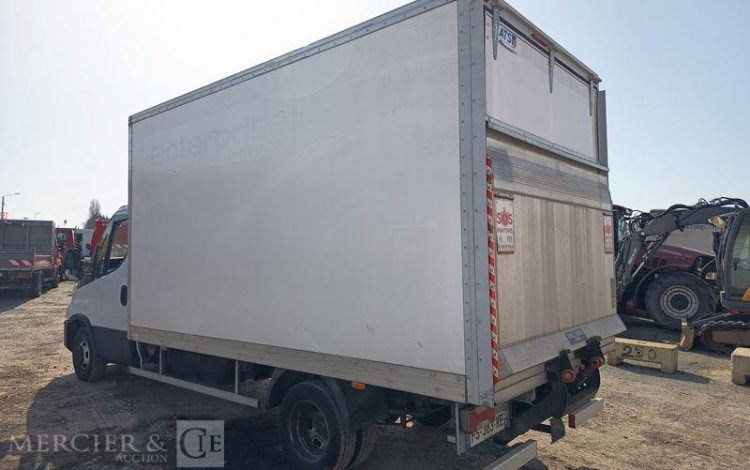 IVECO DAILY VI 35C16 156 CV AVEC HAYON – DIESEL – 47720 KMS – ANNEE 2020 BLANC FS-383-KE