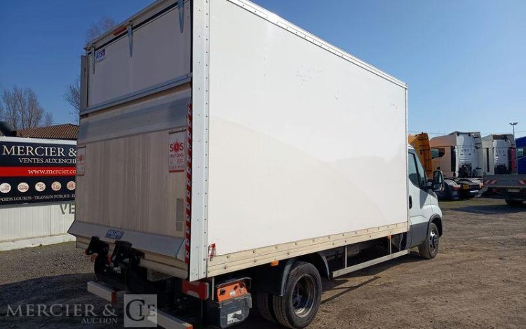 IVECO DAILY VI 35C16 156 CV AVEC HAYON – DIESEL – 47720 KMS – ANNEE 2020 BLANC FS-383-KE