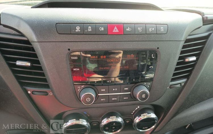 IVECO DAILY VI 35C16 156 CV AVEC HAYON – DIESEL – 47720 KMS – ANNEE 2020 BLANC FS-383-KE