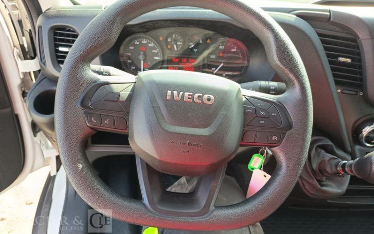 IVECO DAILY VI 35C16 156 CV AVEC HAYON – DIESEL – 47720 KMS – ANNEE 2020 BLANC FS-383-KE