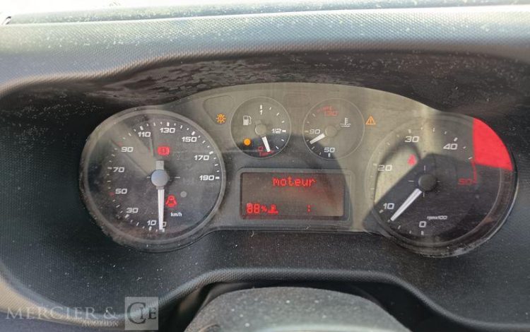 IVECO DAILY VI 35C16 156 CV AVEC HAYON – DIESEL – 47720 KMS – ANNEE 2020 BLANC FS-383-KE