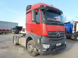 MERCEDES ACTROS 1846 – DIESEL – PTRA : 44 TONNES – 572400 KMS – ANNEE 2017 ROUGE FY-646-KH