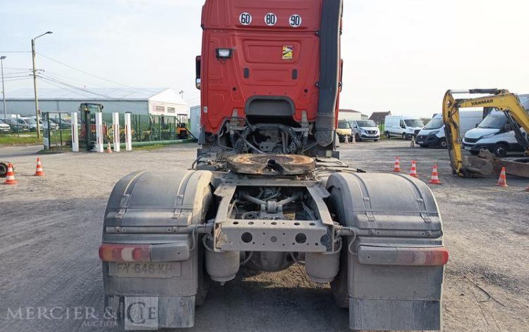 MERCEDES ACTROS 1846 – DIESEL – PTRA : 44 TONNES – 572400 KMS – ANNEE 2017 ROUGE FY-646-KH