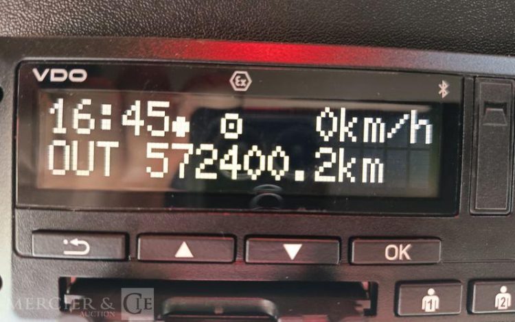 MERCEDES ACTROS 1846 – DIESEL – PTRA : 44 TONNES – 572400 KMS – ANNEE 2017 ROUGE FY-646-KH