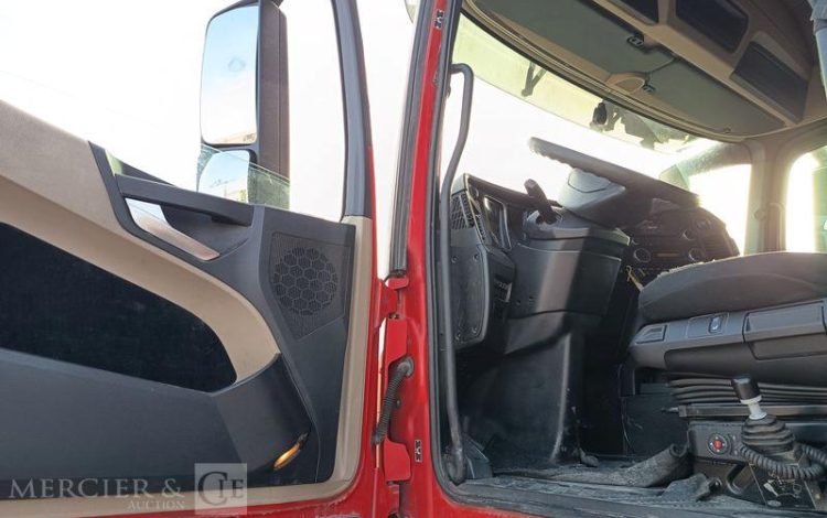 MERCEDES ACTROS 1846 – DIESEL – PTRA : 44 TONNES – 572400 KMS – ANNEE 2017 ROUGE FY-646-KH