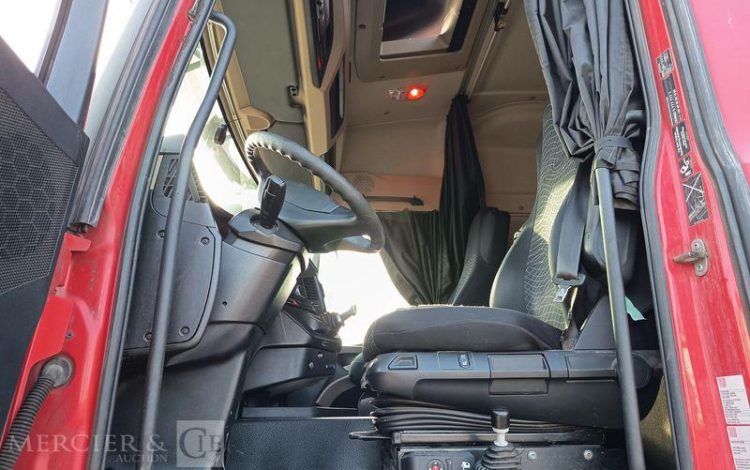 MERCEDES ACTROS 1846 – DIESEL – PTRA : 44 TONNES – 572400 KMS – ANNEE 2017 ROUGE FY-646-KH