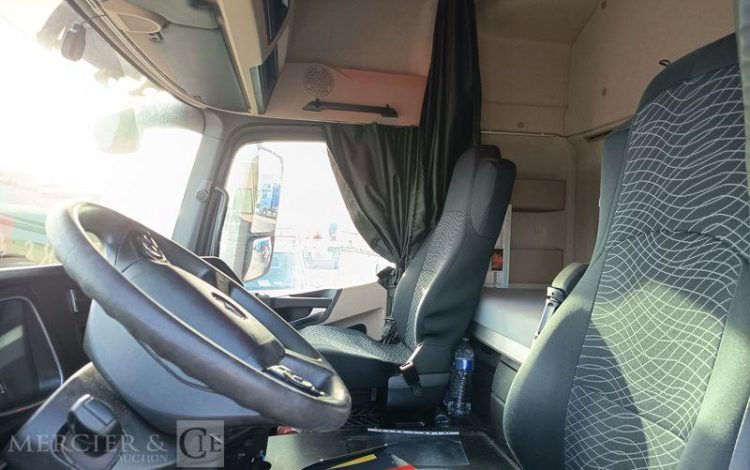 MERCEDES ACTROS 1846 – DIESEL – PTRA : 44 TONNES – 572400 KMS – ANNEE 2017 ROUGE FY-646-KH