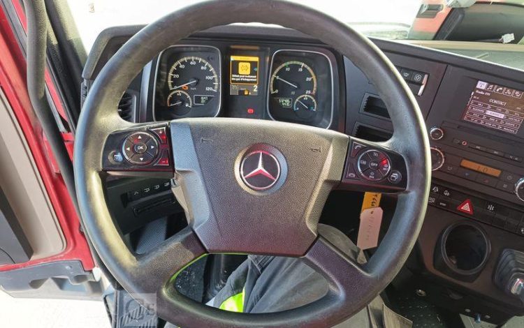 MERCEDES ACTROS 1846 – DIESEL – PTRA : 44 TONNES – 572400 KMS – ANNEE 2017 ROUGE FY-646-KH
