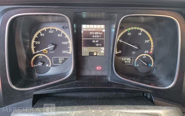 MERCEDES ACTROS 1846 – DIESEL – PTRA : 44 TONNES – 572400 KMS – ANNEE 2017 ROUGE FY-646-KH